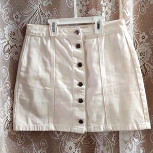 New Forever 21 white denim button-up‎ jean skirt size medium excellent condition